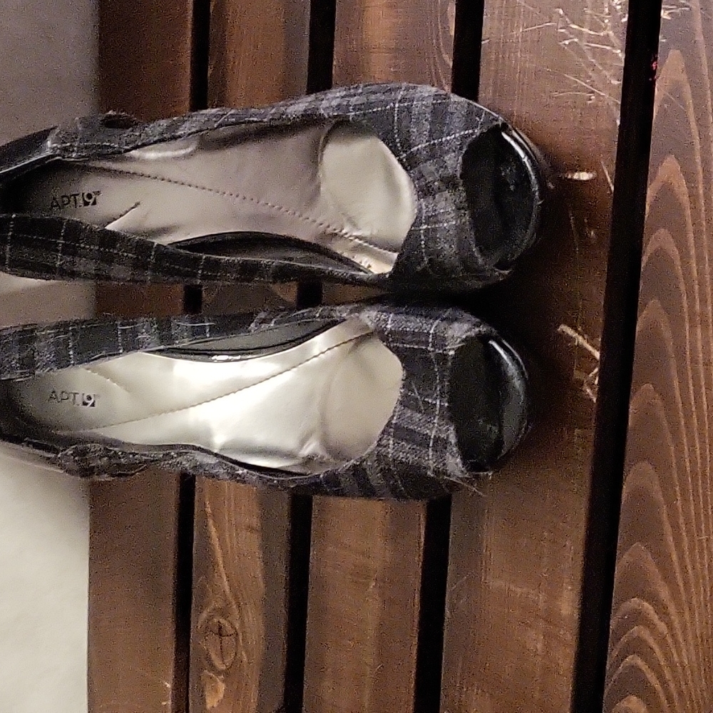 Heels - Picture 2 of 2